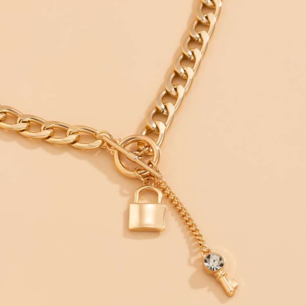 NWT Lock & Key Chain Necklace - Picture 4 of 5